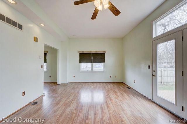 22723 Middlebelt Road, Farmington Hills, MI 48336