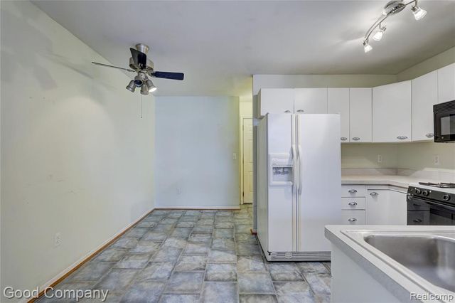 22723 Middlebelt Road, Farmington Hills, MI 48336