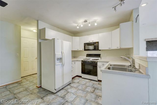 22723 Middlebelt Road, Farmington Hills, MI 48336