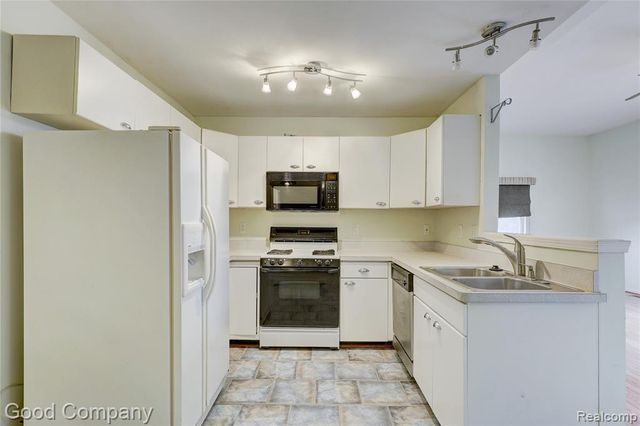 22723 Middlebelt Road, Farmington Hills, MI 48336