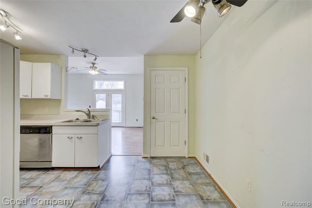 22723 Middlebelt Road, Farmington Hills, MI 48336