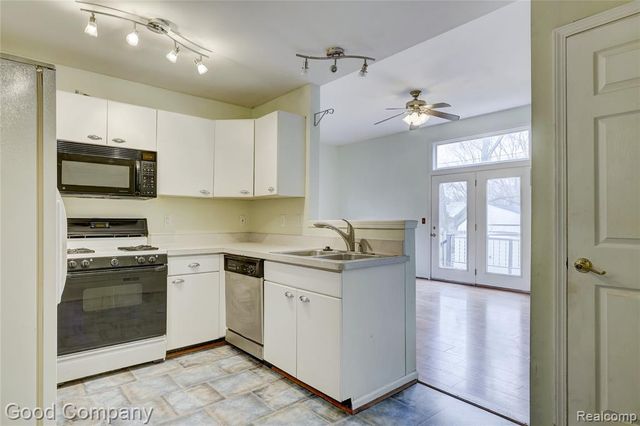 22723 Middlebelt Road, Farmington Hills, MI 48336