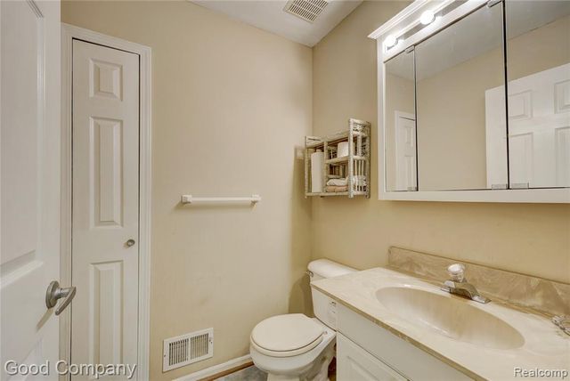 22723 Middlebelt Road, Farmington Hills, MI 48336