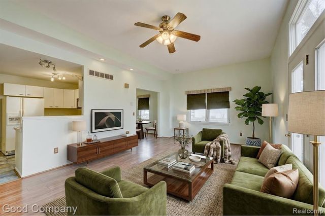 22723 Middlebelt Road, Farmington Hills, MI 48336