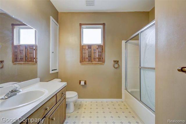 22723 Middlebelt Road, Farmington Hills, MI 48336