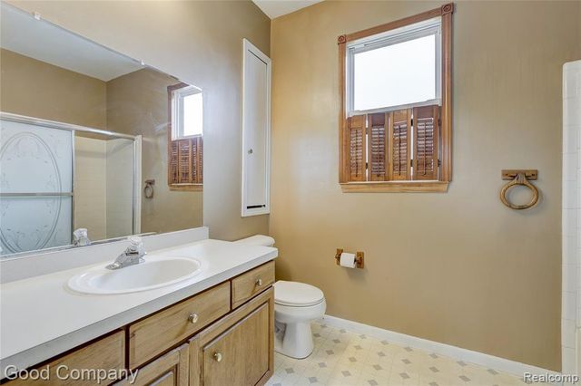 22723 Middlebelt Road, Farmington Hills, MI 48336