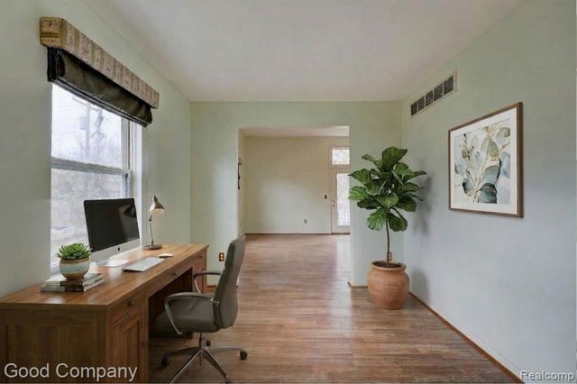 22723 Middlebelt Road, Farmington Hills, MI 48336