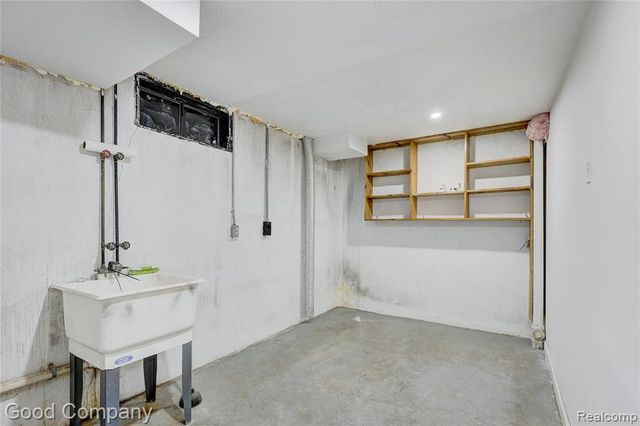 22723 Middlebelt Road, Farmington Hills, MI 48336