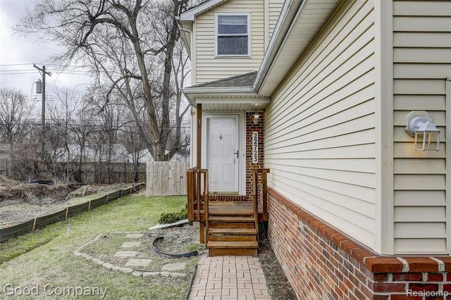 22723 Middlebelt Road, Farmington Hills, MI 48336