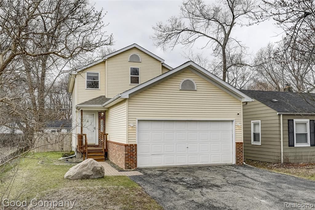 22723 Middlebelt Road, Farmington Hills, MI 48336