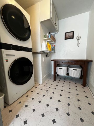 215 S Montclair Avenue, Dallas, TX 75208