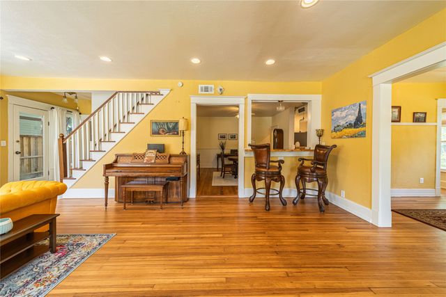 215 S Montclair Avenue, Dallas, TX 75208