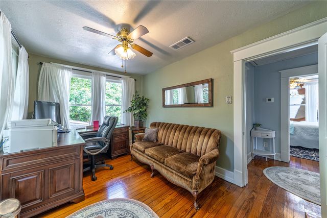 215 S Montclair Avenue, Dallas, TX 75208