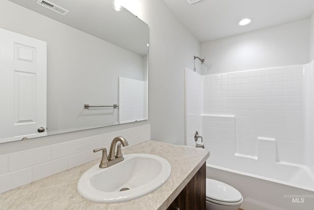 3741 E White Plains St, Nampa, ID 83686