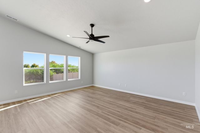 3741 E White Plains St, Nampa, ID 83686