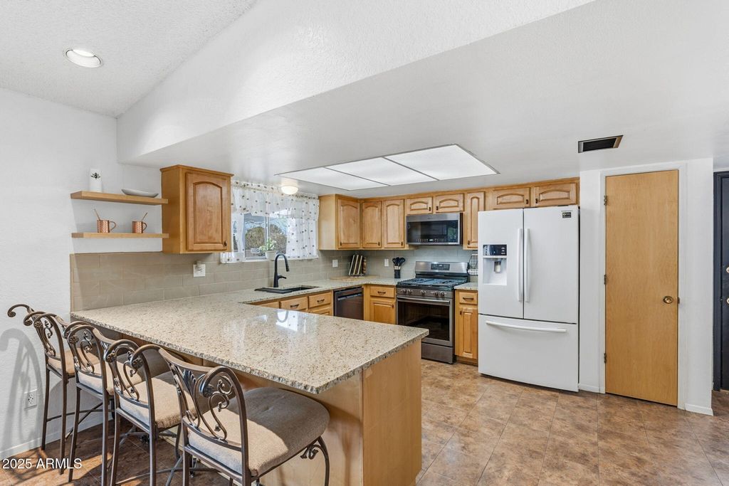 701 CANTERBURY Drive, Sierra Vista, AZ 85635