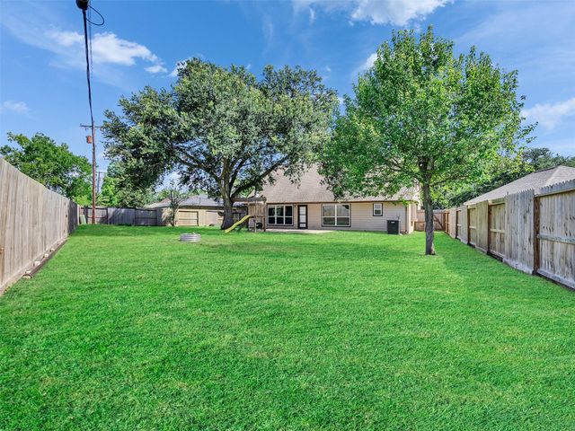 423 Forest Hills Drive, League City, TX 77573