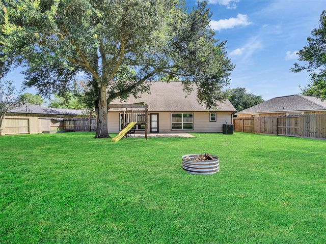 423 Forest Hills Drive, League City, TX 77573