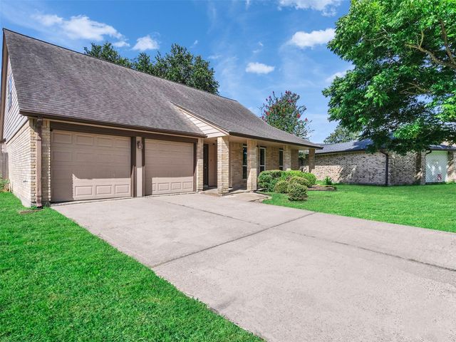 423 Forest Hills Drive, League City, TX 77573