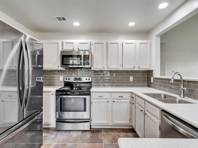 423 Forest Hills Drive, League City, TX 77573