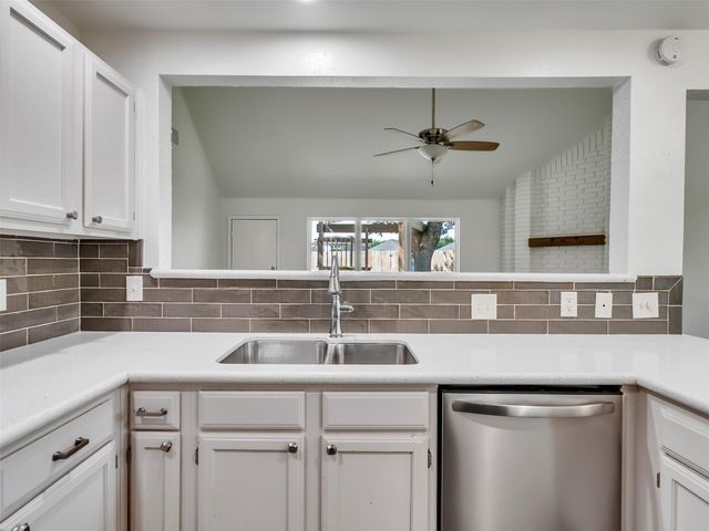 423 Forest Hills Drive, League City, TX 77573