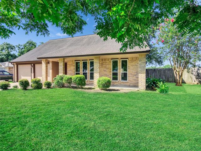 423 Forest Hills Drive, League City, TX 77573