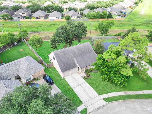 423 Forest Hills Drive, League City, TX 77573