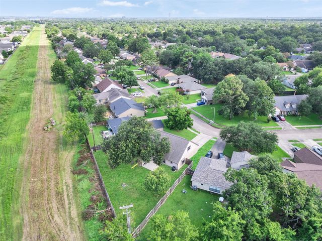 423 Forest Hills Drive, League City, TX 77573