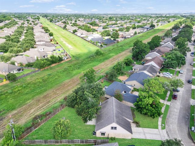423 Forest Hills Drive, League City, TX 77573