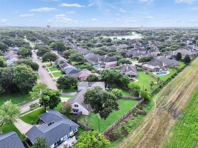 423 Forest Hills Drive, League City, TX 77573