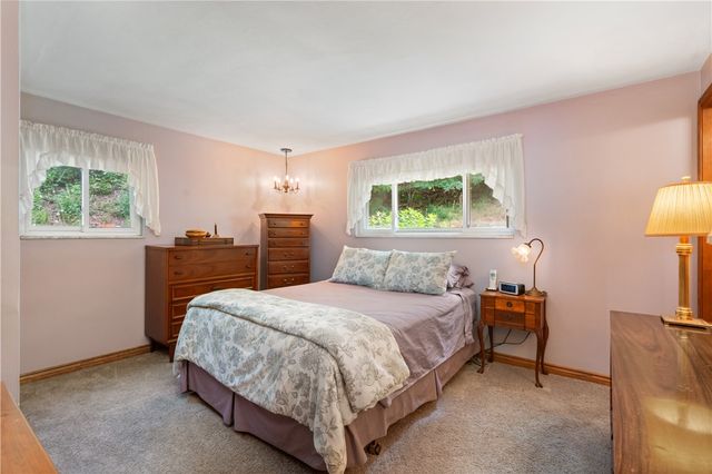 118 Merwood Dr, Ross Twp, PA 15214