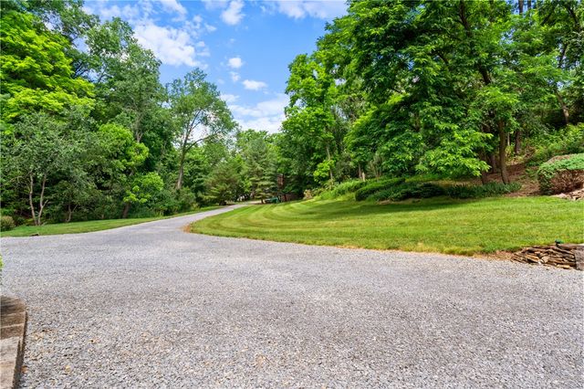 118 Merwood Dr, Ross Twp, PA 15214