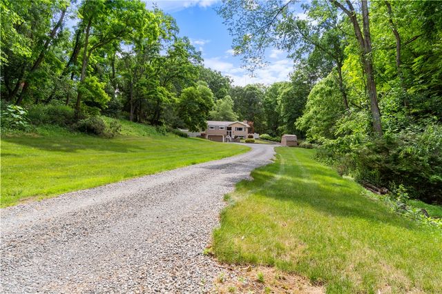 118 Merwood Dr, Ross Twp, PA 15214