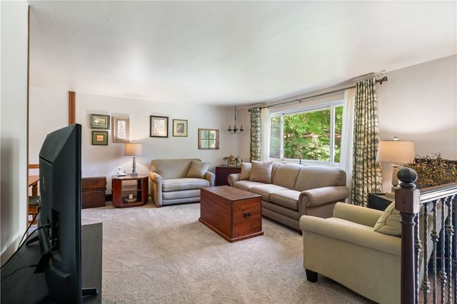 118 Merwood Dr, Ross Twp, PA 15214