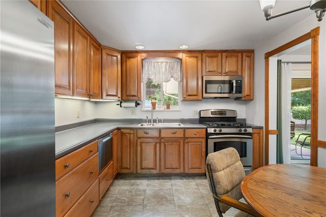 118 Merwood Dr, Ross Twp, PA 15214