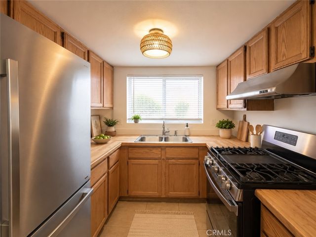 2438 Andreo Avenue B, Torrance, CA 90501
