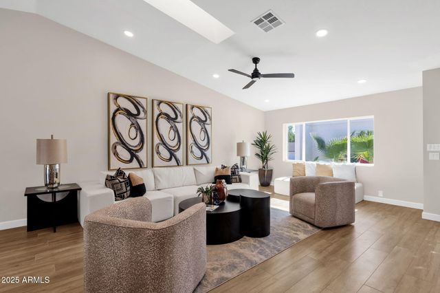 2276 E MERCER Lane, Phoenix, AZ 85028