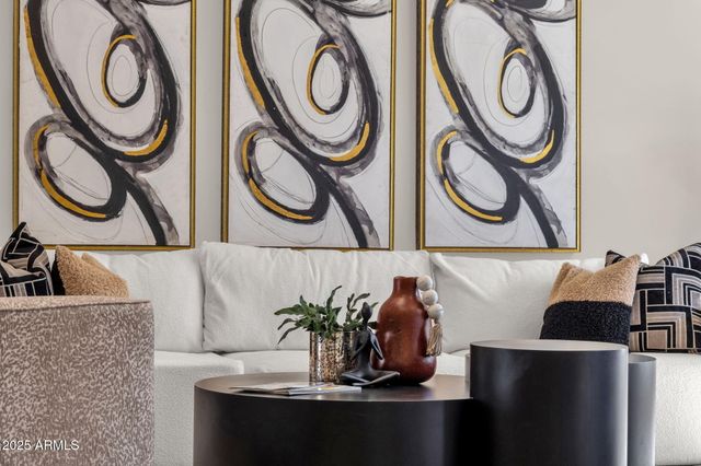 2276 E MERCER Lane, Phoenix, AZ 85028