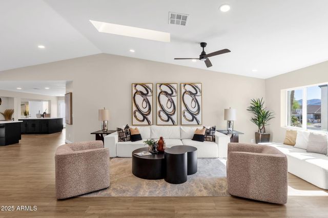 2276 E MERCER Lane, Phoenix, AZ 85028