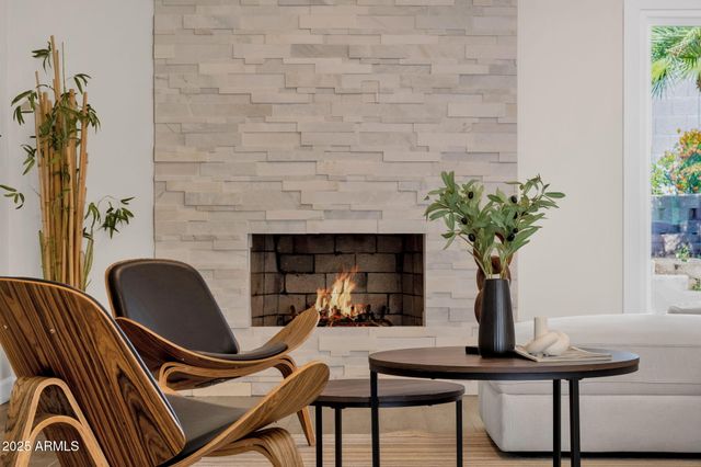 2276 E MERCER Lane, Phoenix, AZ 85028