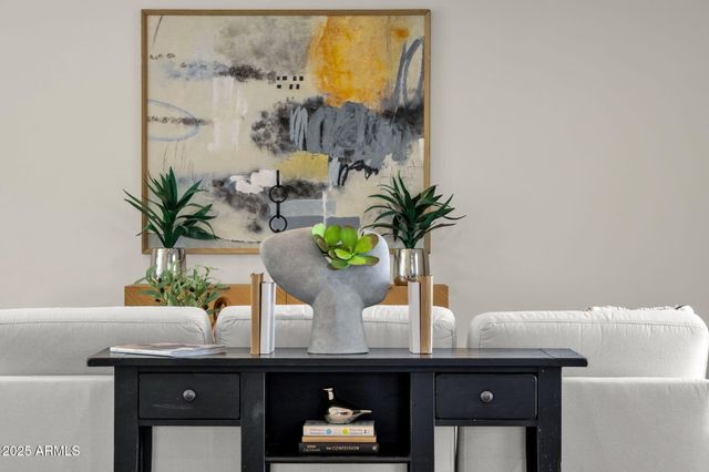 2276 E MERCER Lane, Phoenix, AZ 85028