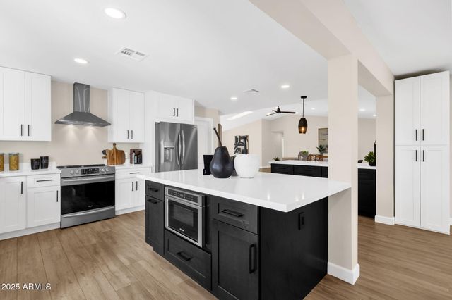 2276 E MERCER Lane, Phoenix, AZ 85028