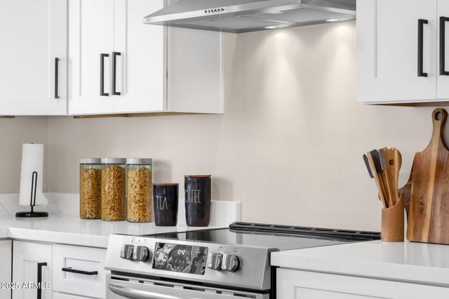 2276 E MERCER Lane, Phoenix, AZ 85028