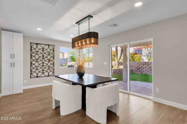 2276 E MERCER Lane, Phoenix, AZ 85028