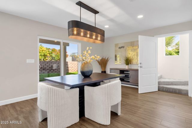 2276 E MERCER Lane, Phoenix, AZ 85028