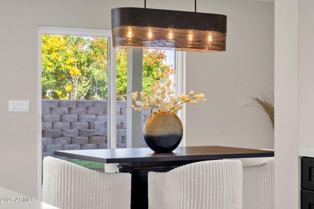 2276 E MERCER Lane, Phoenix, AZ 85028