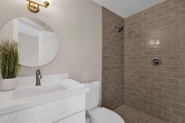 2276 E MERCER Lane, Phoenix, AZ 85028