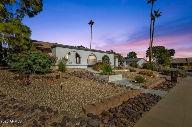 2276 E MERCER Lane, Phoenix, AZ 85028