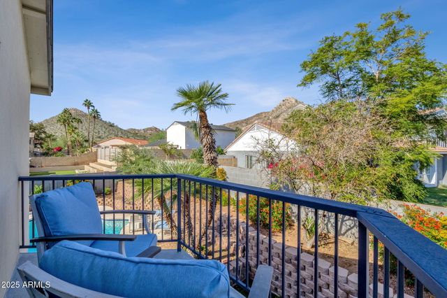 2276 E MERCER Lane, Phoenix, AZ 85028