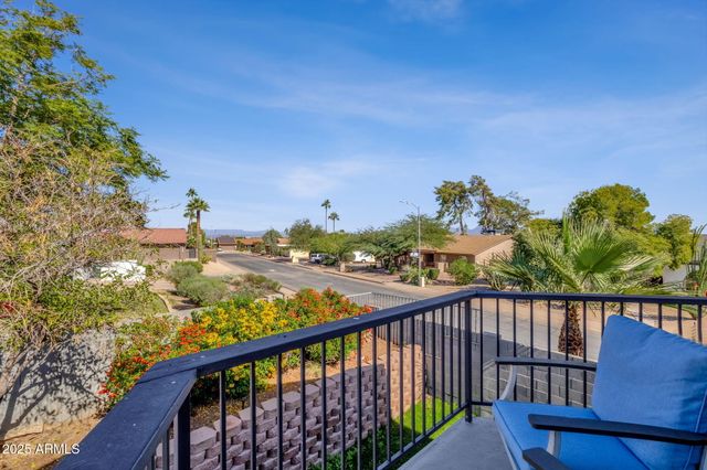 2276 E MERCER Lane, Phoenix, AZ 85028